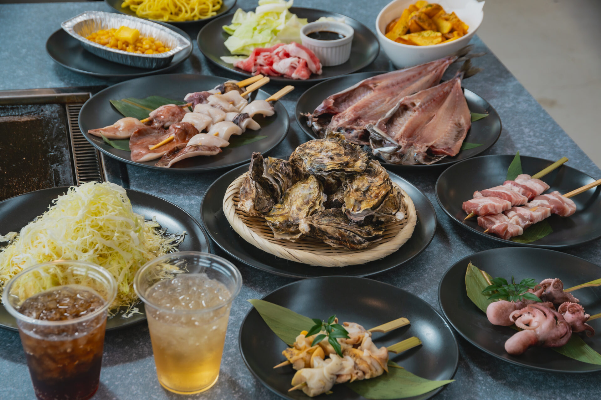 美しい海を眺めながら牡蠣・海鮮を堪能 - 知多半島でBBQ &牡蠣小屋する