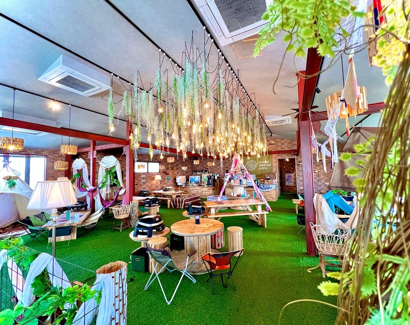開放的でおしゃれな店内