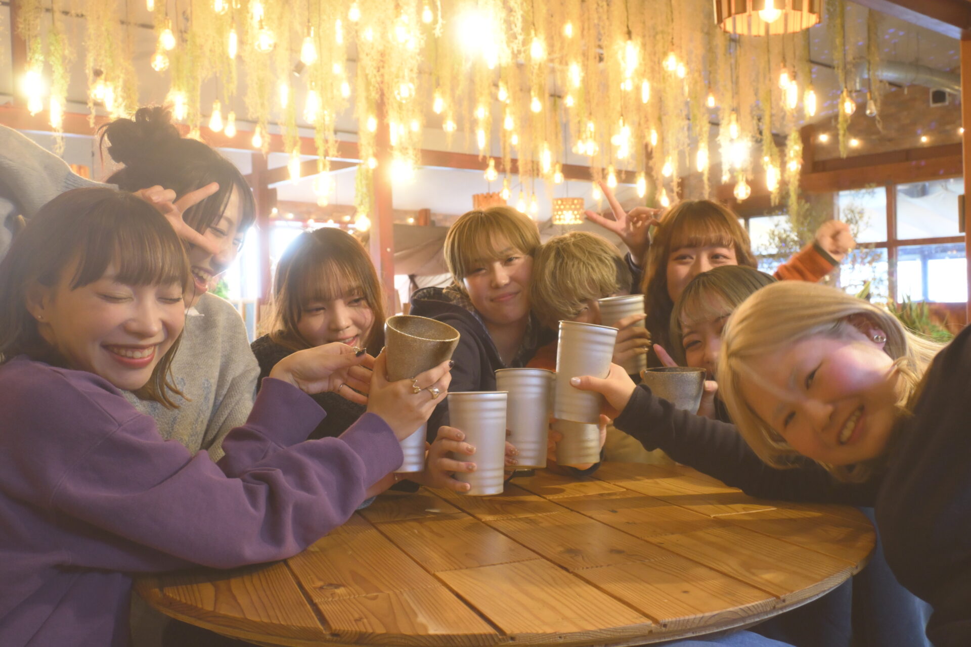 楽しい乾杯の様子